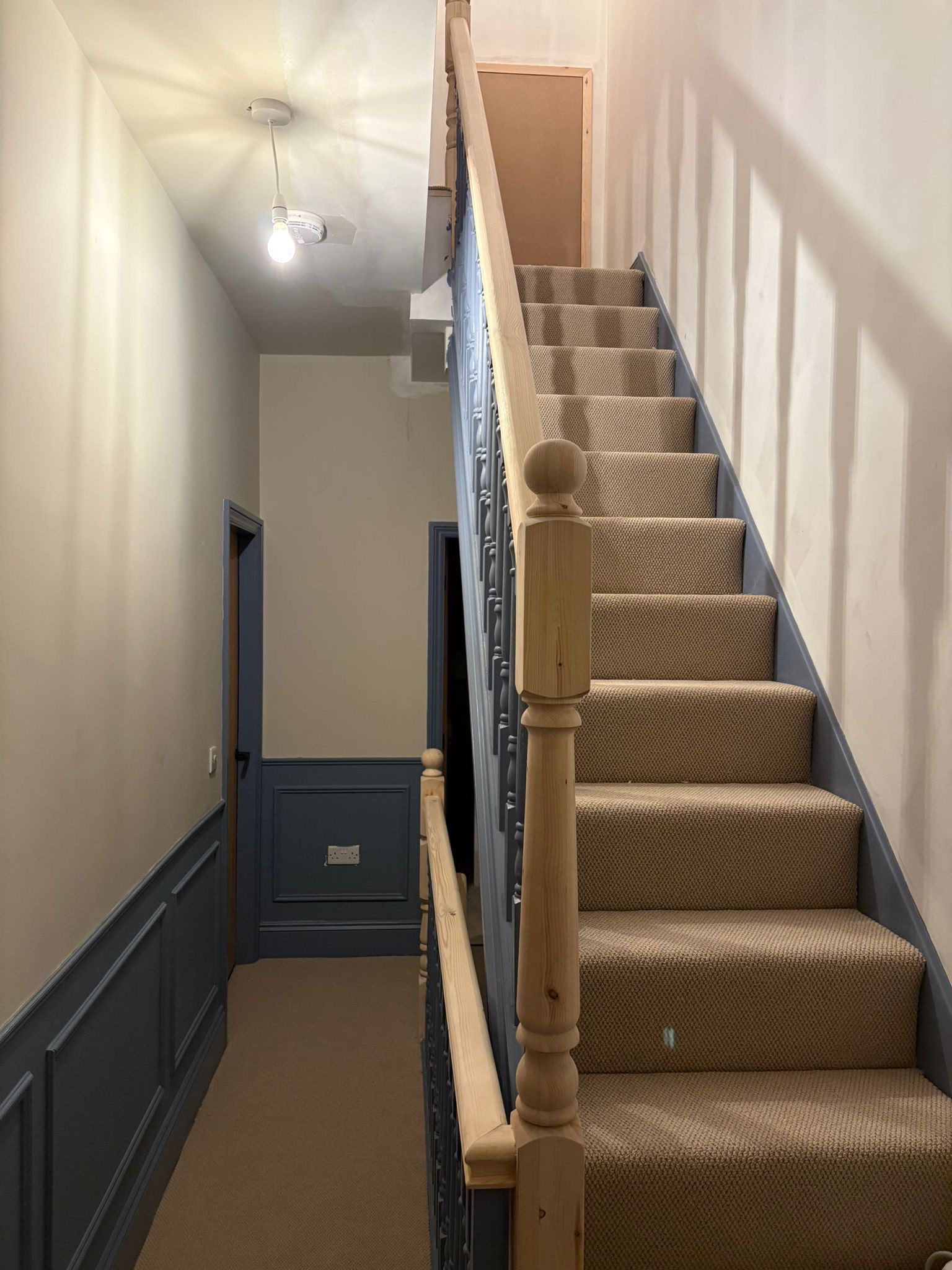 Finished staircase carpet in a hallway